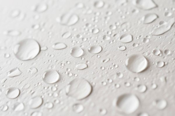 防水スプレーの選び方と正しい使い方, 靴・衣類・バッグを守る人気おすすめモデルも紹介