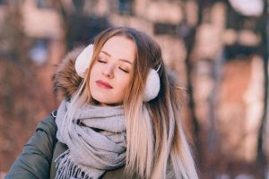 耳から全身を温める！意外な防寒用品「イヤーマフ」の選び方と効果